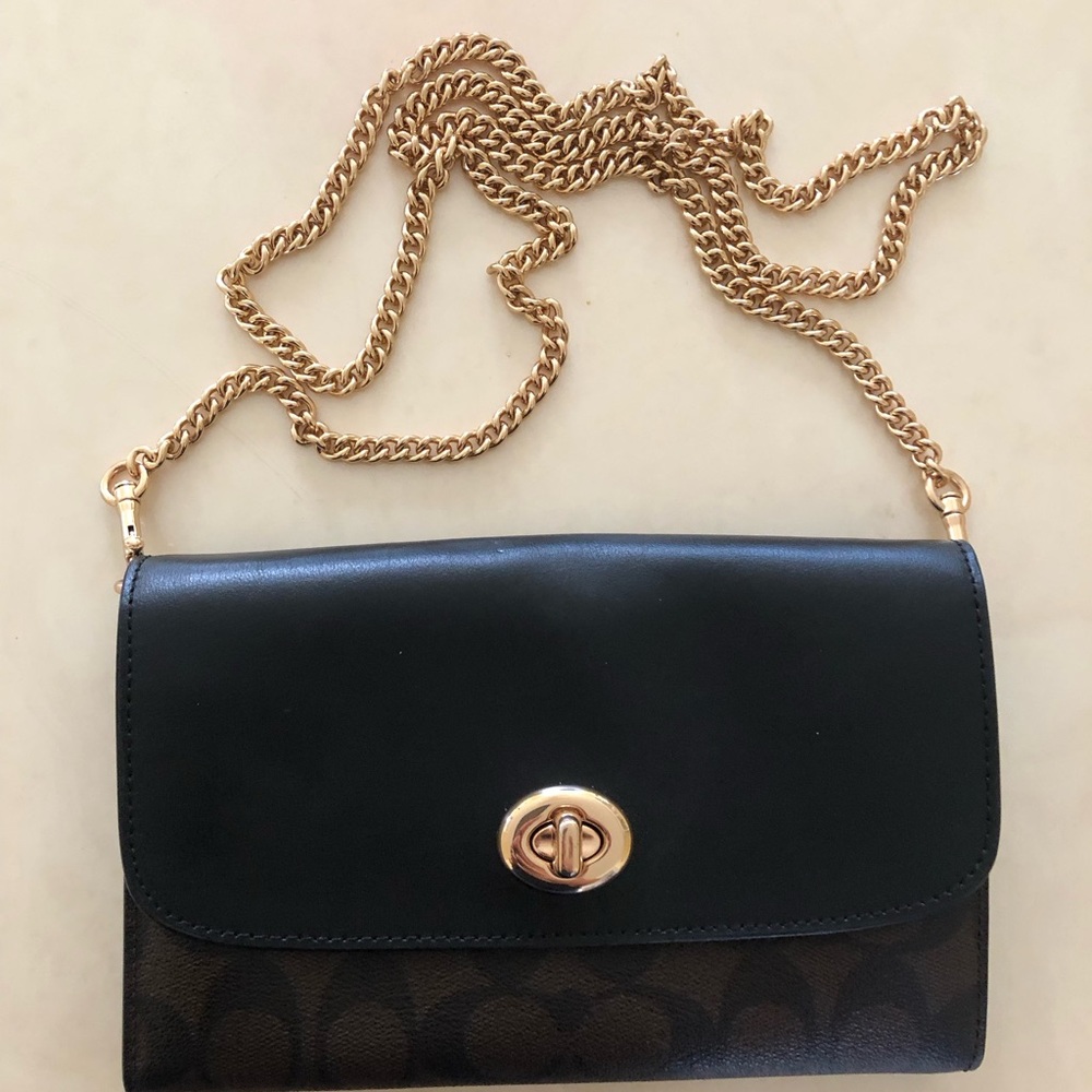 *****SOLD*****Coach Crossbody Wallet With Detachable Gold Chain